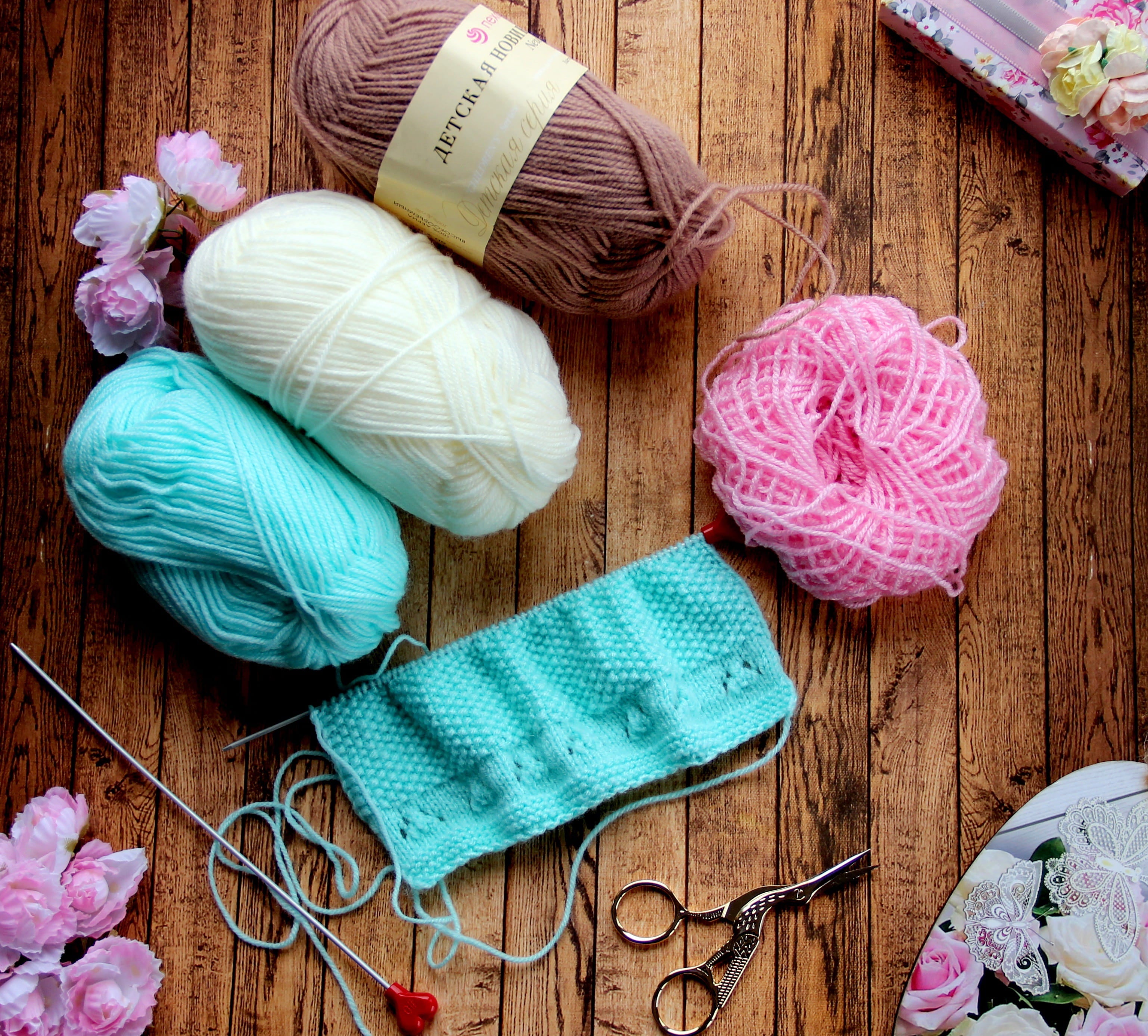 Anti-counterfeit yarn for clothing labels