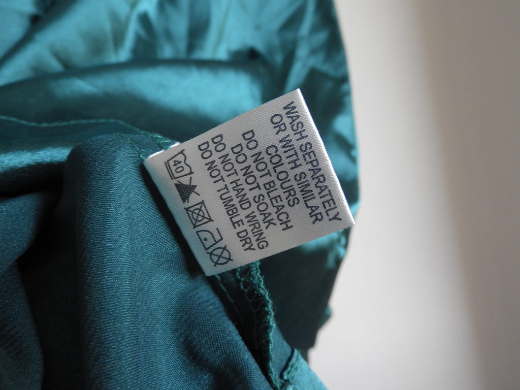 Custom Clothing Labels vs Custom Clothing Tags: What You Need to Know