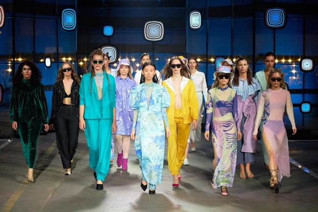 Digital Catwalk: The Power of Online Platforms in Fashion Business Growth